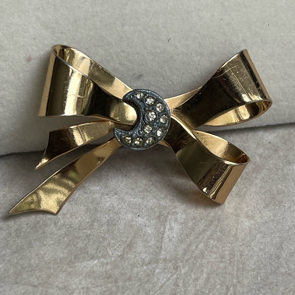 Vintage Signed CORO Gold Tone Bow Rhinestone Ribbon Large Brooch Pin